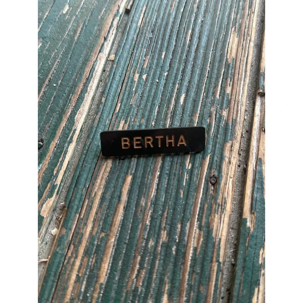 Vintage Bertha Name Bar Pin Black Gold Tone Engraved Personalized Brooch 1.5